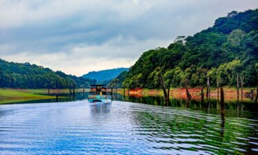boat cruise on Periyar Lake