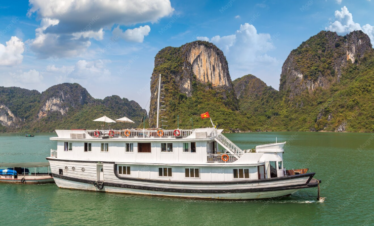 Vietnam, Halong Bay Cruise