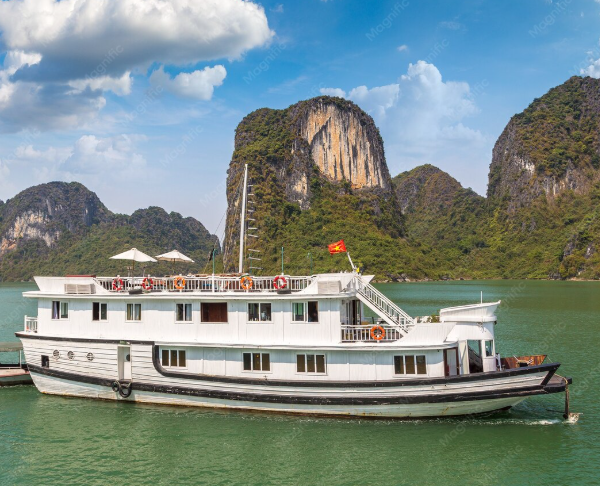 Vietnam, Halong Bay Cruise