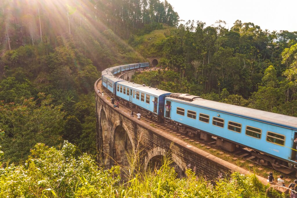 scenic train in sri lanka