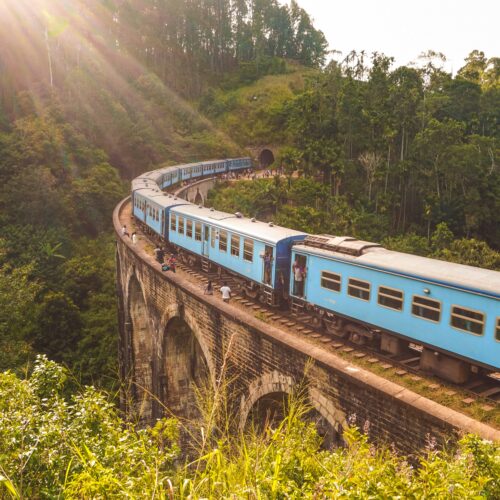scenic train in sri lanka