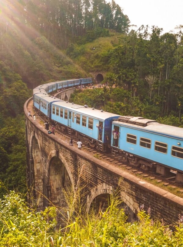 scenic train in sri lanka